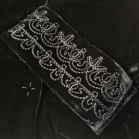 Tahari Black Silk Embroidered Velvet Jacket - Picture 3 of 8